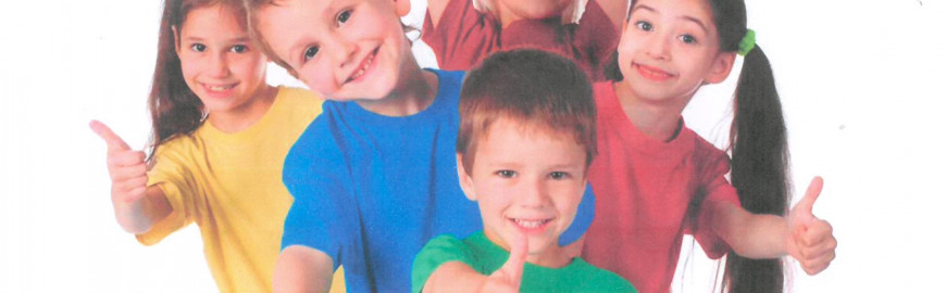Locandina «Incontri Genitorialità 2019/20» dell'Istituto San Gaspare con bambini sorridenti e pollice in su