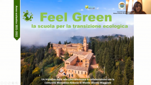 Veduta aerea del monastero di Monte Oliveto Maggiore immerso nel bosco, tra la nebbia mattutina